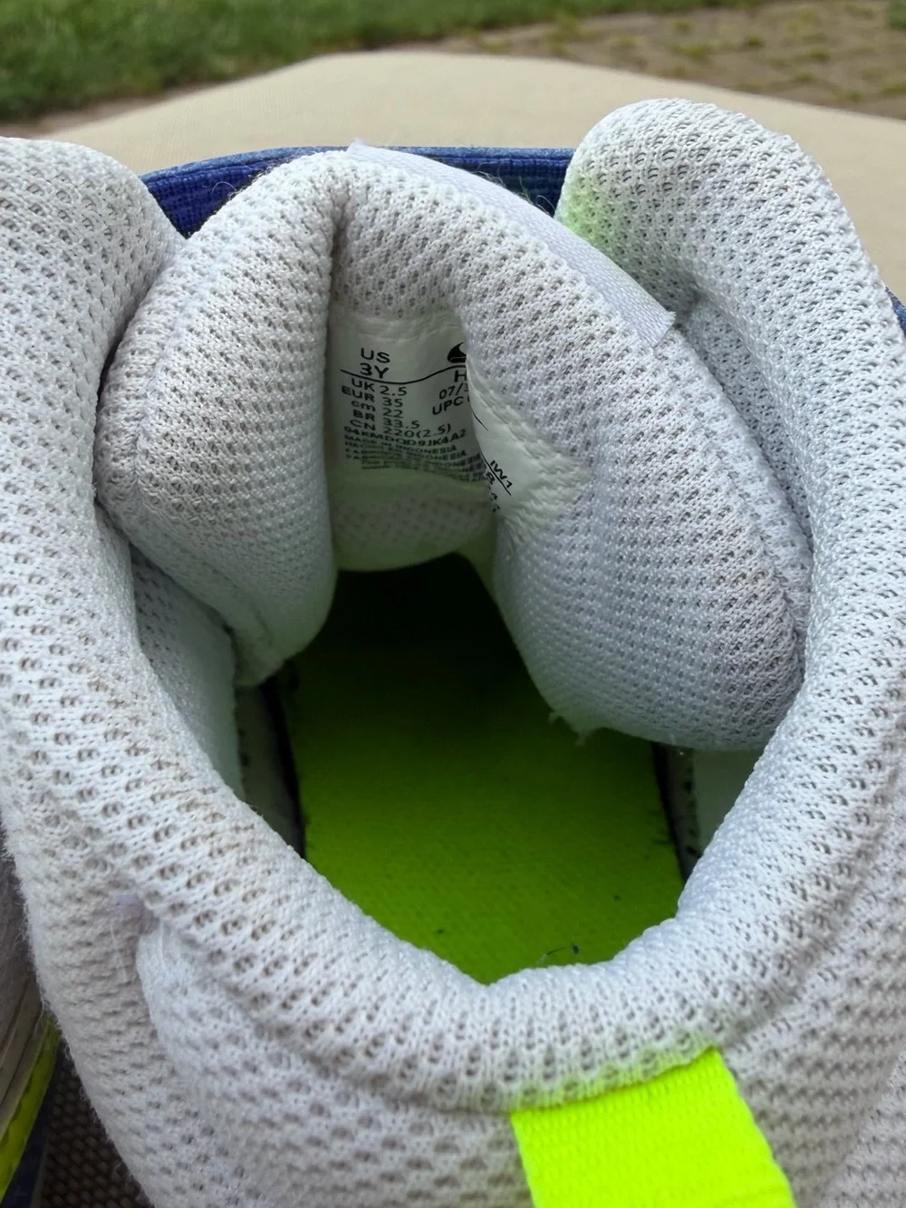 Nike Court Borough Mid 2 SIZE 3Y